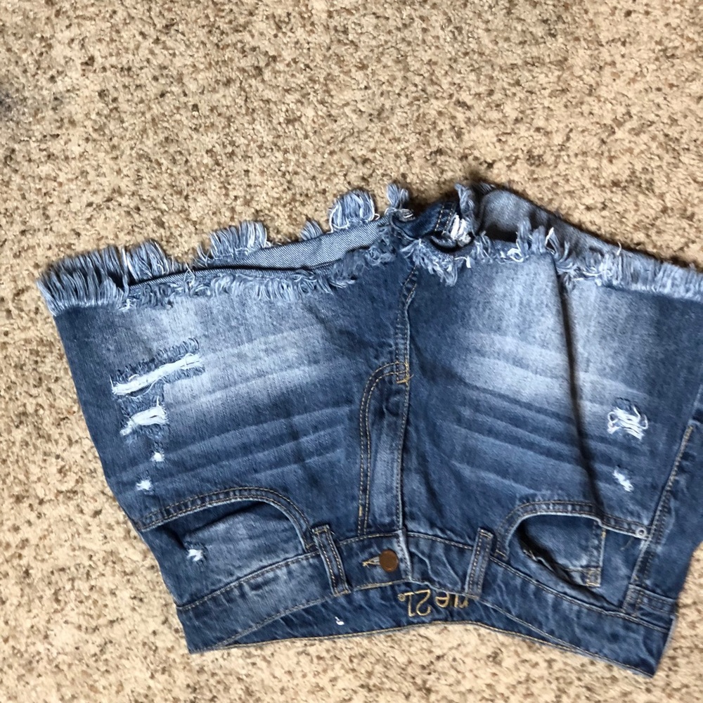 Shorts - Picture 4 of 5